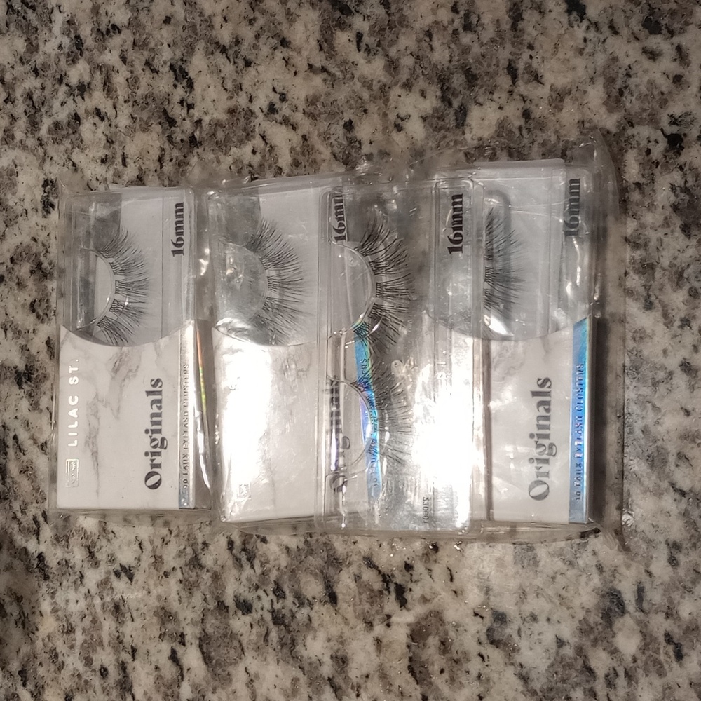 Four packs Lilac St lash clusters